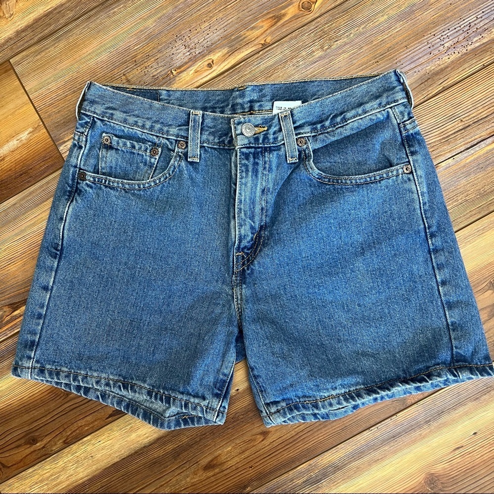 LEVI’S Shorts High Rise Vintage 90’S Mom shorts size 8